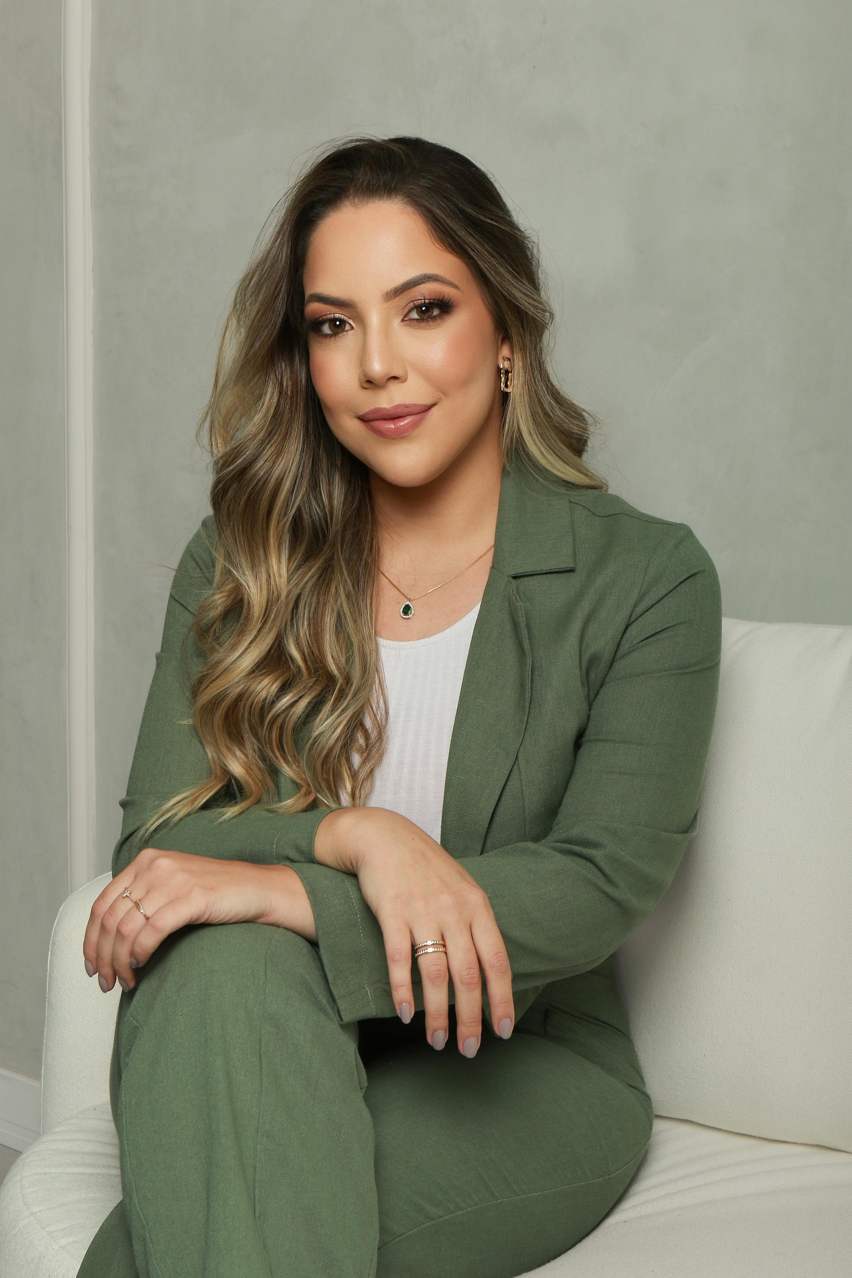 Dra. Ísis Amorim - Cirurgiã-Dentista